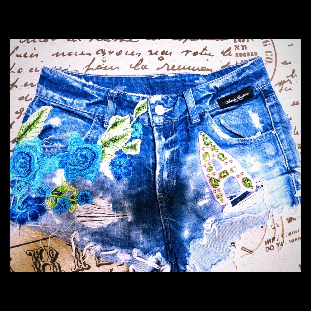 Beautiful Boutique Embellished Shorts 🦋🦜❤️